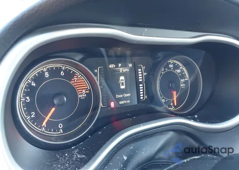 2017 Jeep Cherokee Latitude 4X4 z USA, uszkodzony, nr VIN 1C4PJMCS0HW563302